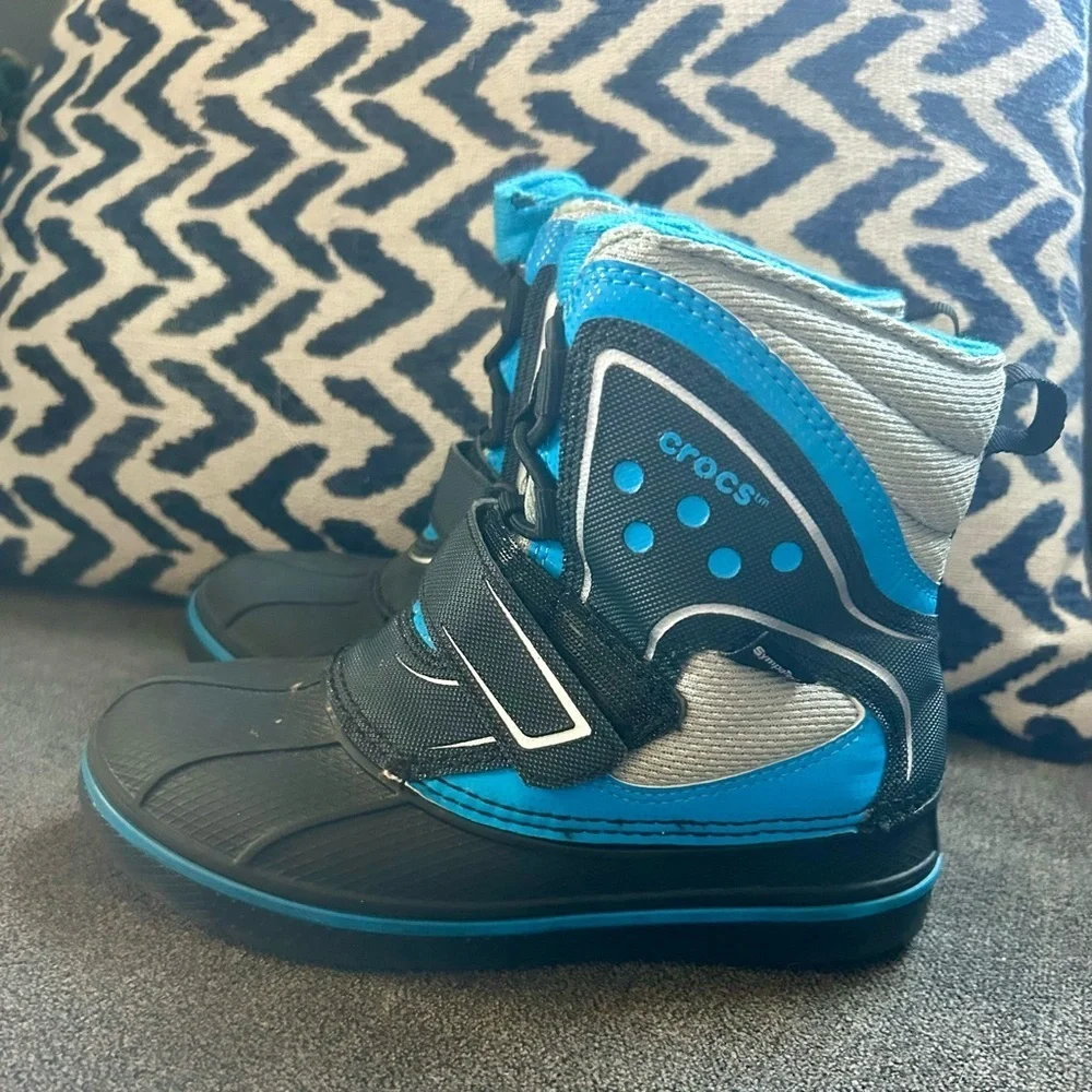 Crocs Black and Blue boys Winter Boots sz C11